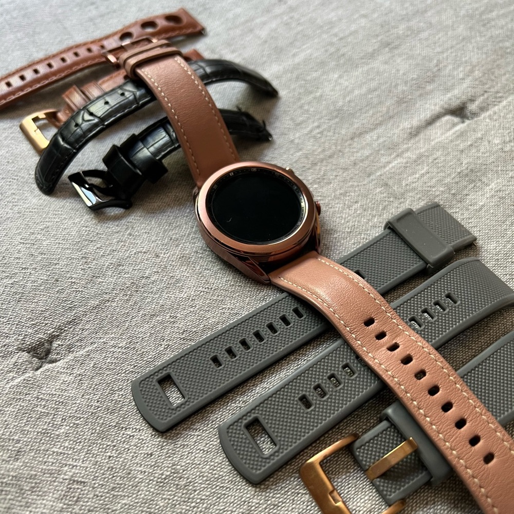 Galaxy Watch 3 41mm in Mystic Bronze plus bands